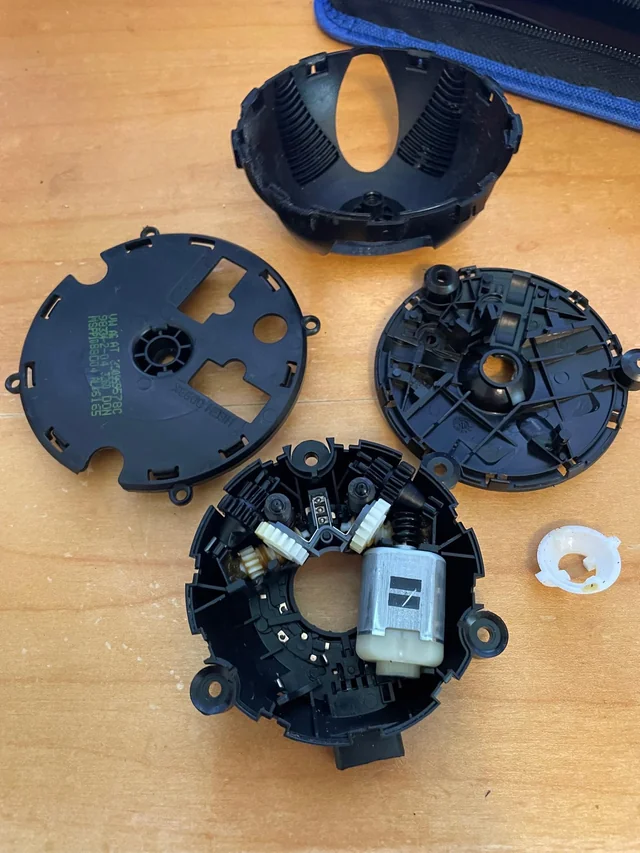 Überprüfung des Motors im Spiegel