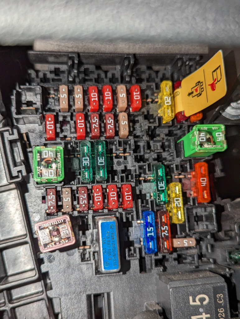 Der Sicherungskasten im Volkswagen Golf